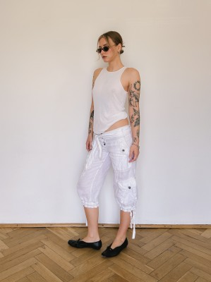 Spodnie capri z wiązaniami