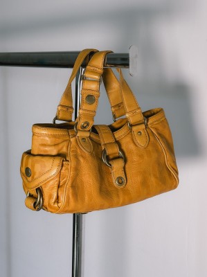 Musztardowa torebka Marc Jacobs